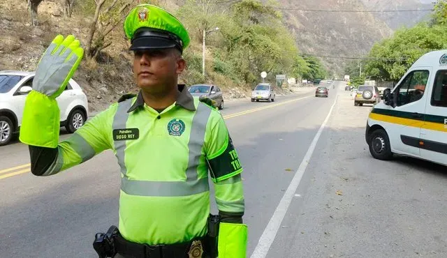 policia de carreteras semana santa_11zon.webp